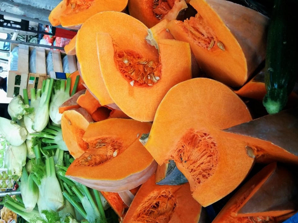 Photo of The Beauty of Parisian Local Farmers' Market 2/6 by Ayandrali Dutta