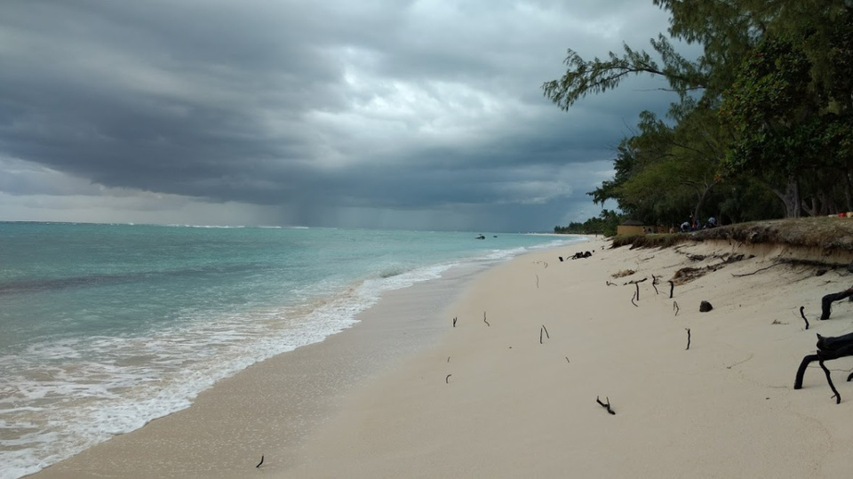 Photo of Blue and Breeze in Mauritius 1/1 by Bala Menon