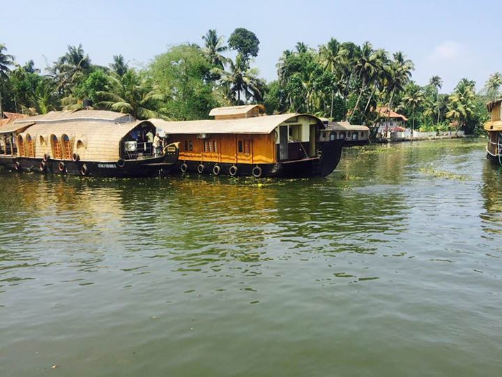 Photo of Alleppey Boathouse Tour, Alappuzha, Kerala, India by Tropical Pahadi