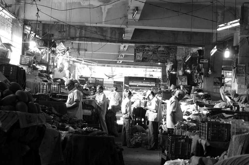 Photo of INSTAMEET Rajkot - Jubilee Market 3/60 by Umang Dave (IG: @umangdavevisual)
