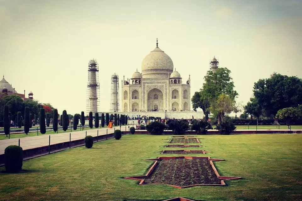 Photo of Taj Mahal, Agra, Uttar Pradesh, India by Malay Majithia