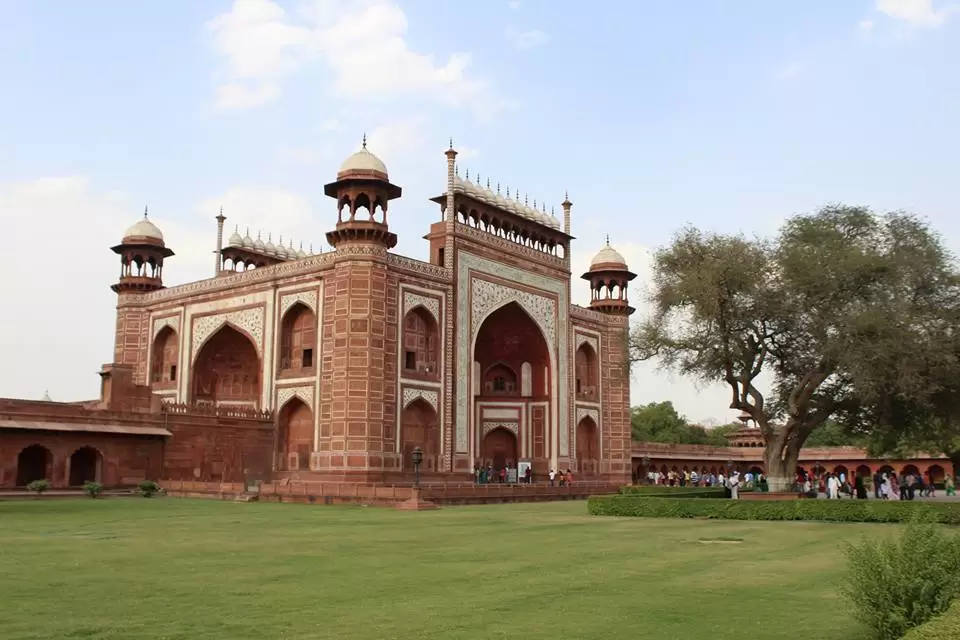 Photo of jilau khana (Forecourt), Dharmapuri, Tajganj, Agra, Uttar Pradesh, India by Malay Majithia