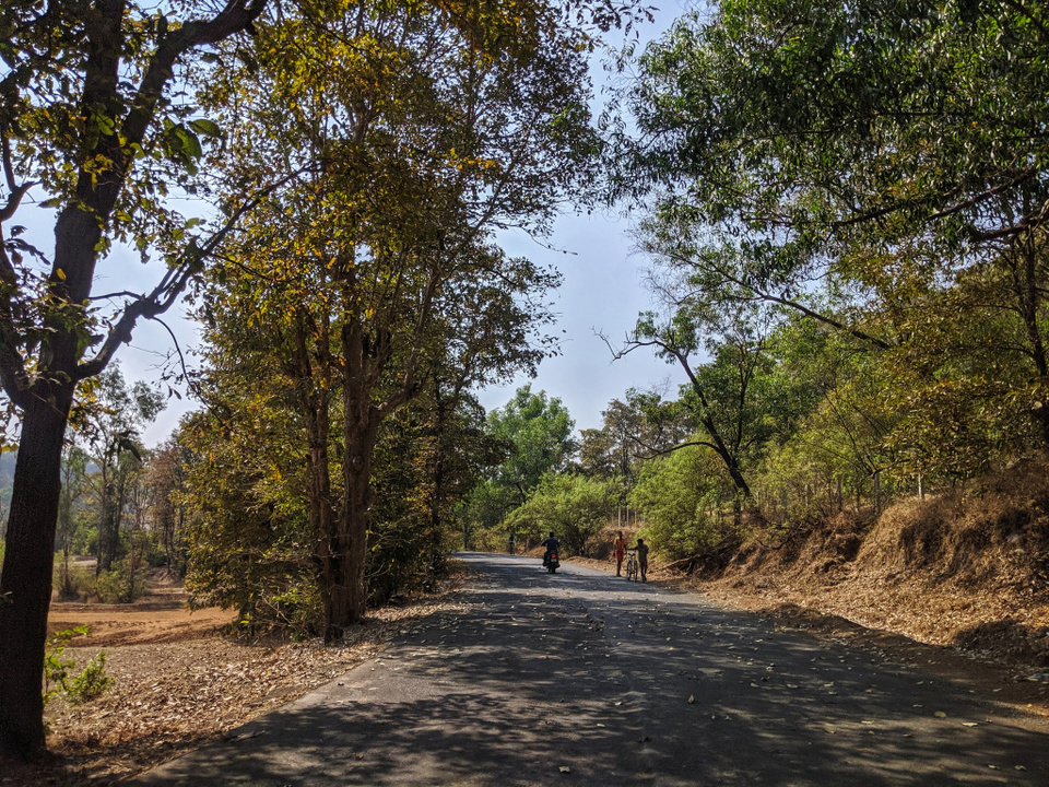 Photo of Country roads, Camping & Waterfall bathing- A weekend at Jawhar #Lockdown by Prakriti Singh