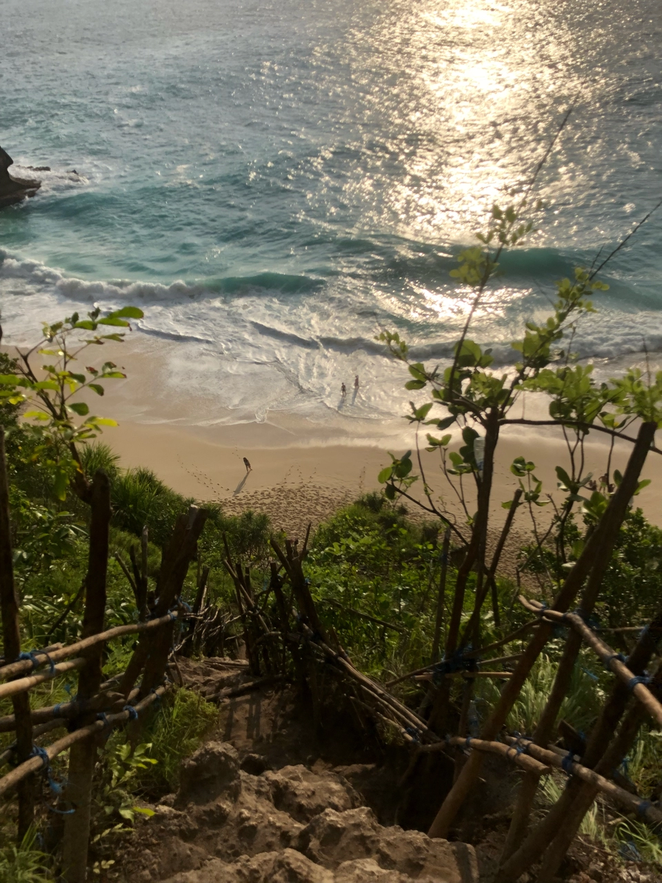 Photo of Kelingking Beach, Bunga Mekar, Klungkung Regency, Bali, Indonesia by Anamika Sharma