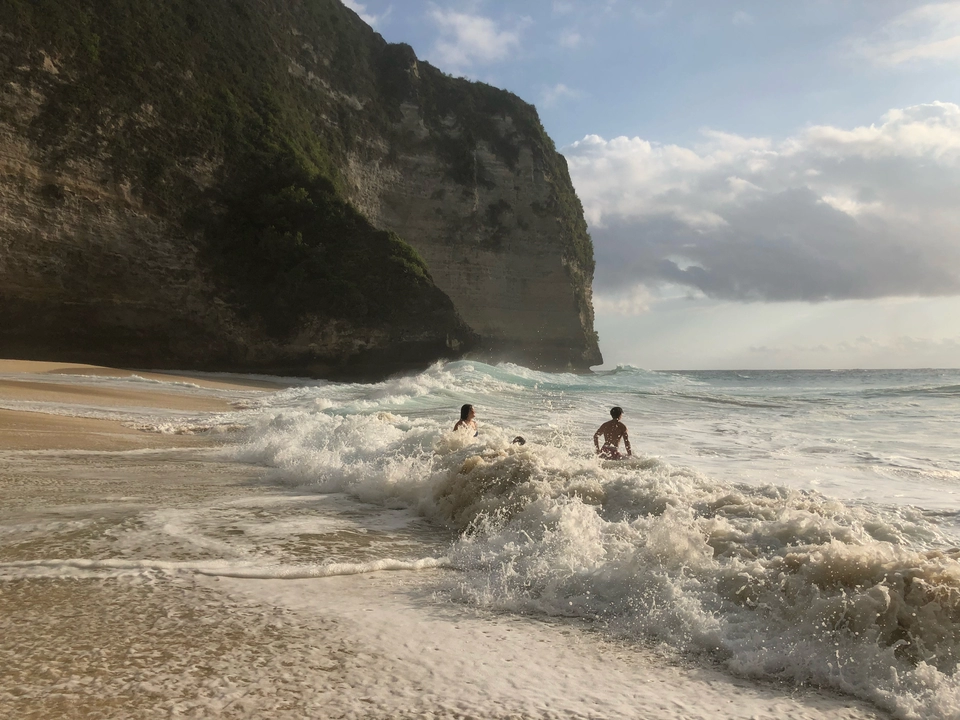Photo of Kelingking Beach, Bunga Mekar, Klungkung Regency, Bali, Indonesia by Anamika Sharma