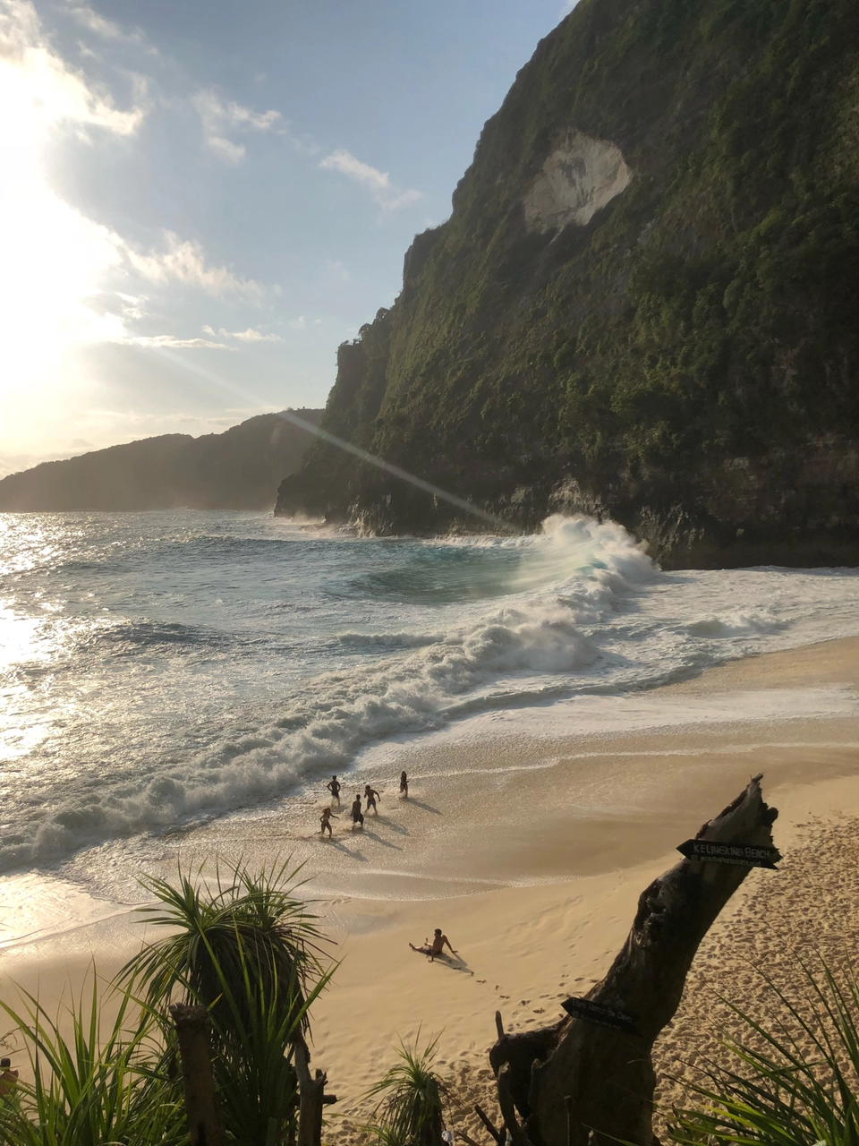 Photo of Kelingking Beach, Bunga Mekar, Klungkung Regency, Bali, Indonesia by Anamika Sharma