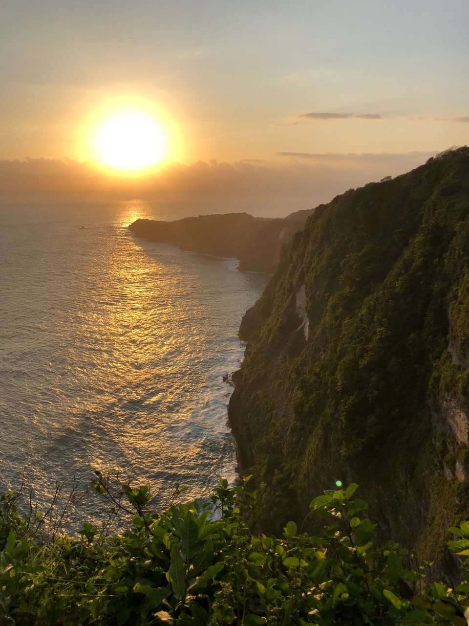 Photo of Kelingking Beach, Bunga Mekar, Klungkung Regency, Bali, Indonesia by Anamika Sharma
