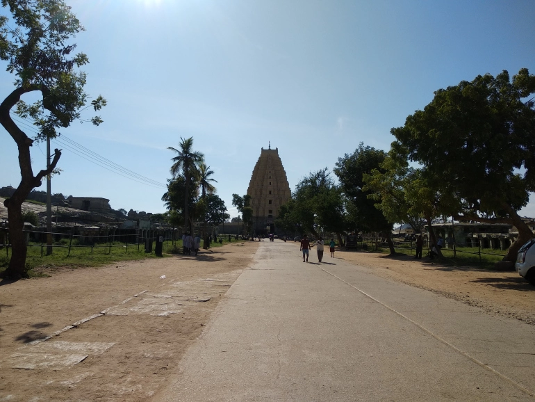 Photo of Sri Virupaksha Temple, Hampi, Karnataka, India by Tania Sahu (whatever tania)