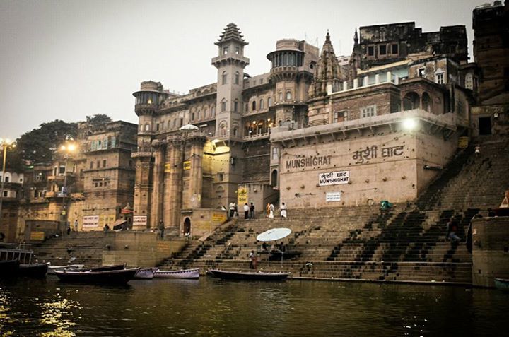 Photo of Varanasi, Uttar Pradesh, India by Karan Kutur