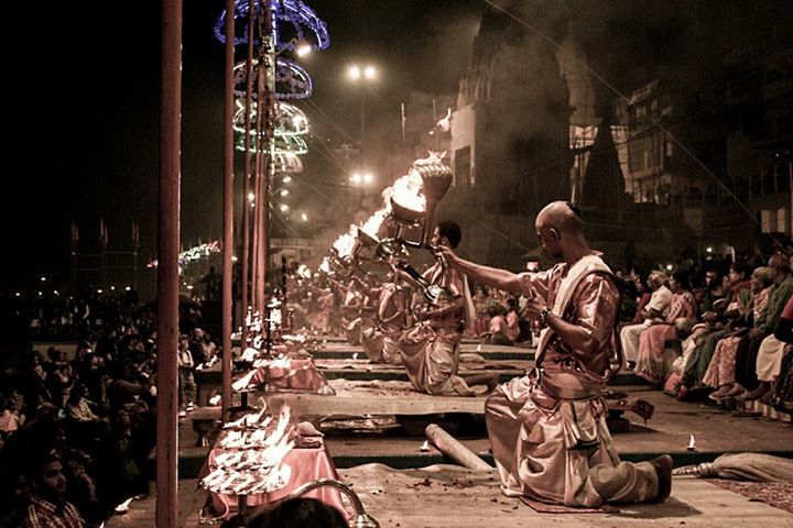Photo of Varanasi, Uttar Pradesh, India by Karan Kutur