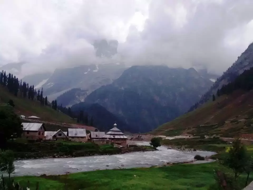 Photo of Trek to Great Himalayan Lakes by Sujeet Kumar