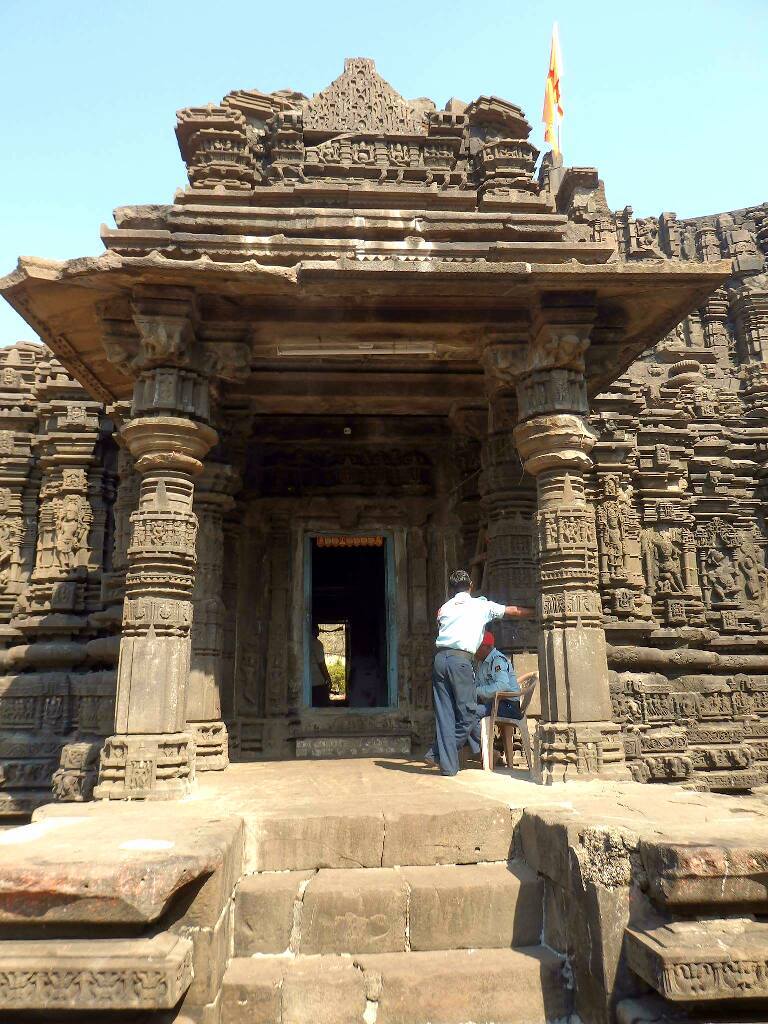 Photo of Ambernath's iconic Shiv Temple - A treatise carved out of stone 7/19 by Shoumava A Sengupta