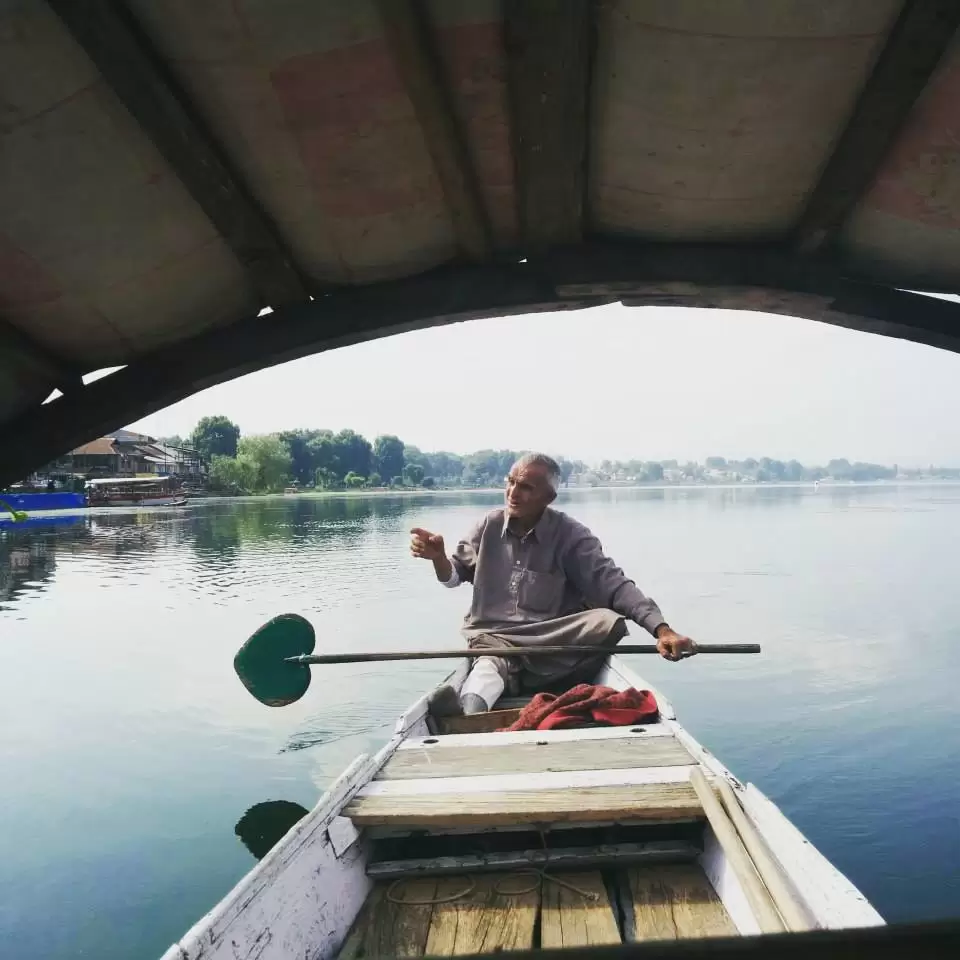 Photo of Upper dal lake, Srinagar by Gopika Gulati