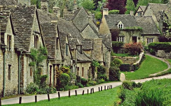 Photo of Bibury, Cotswold District, United Kingdom by Sreshti Verma