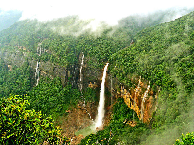 Photo of NohKaLikai Falls, Cherrapunjee, Meghalaya, India by Gunjan Upreti