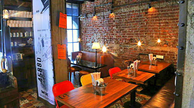 Photo of Social, Hauz Khas, New Delhi, Delhi, India by Gunjan Upreti