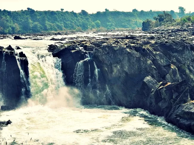 Photo of Dhuandhaar Water Fall, Jabalpur, Madhya Pradesh, India by Sreshti Verma