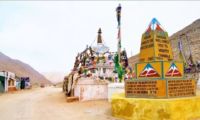 Photo of Chang La Pass by The Travelling Assassin