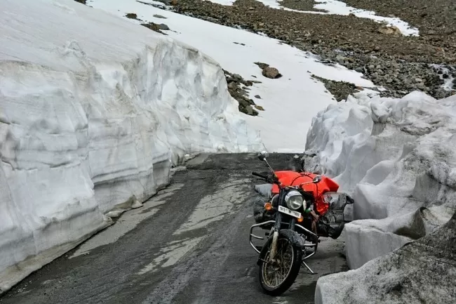 Photo of Baralacha La Pass, Lahaul And Spiti, Himachal Pradesh, India by The Travelling Assassin