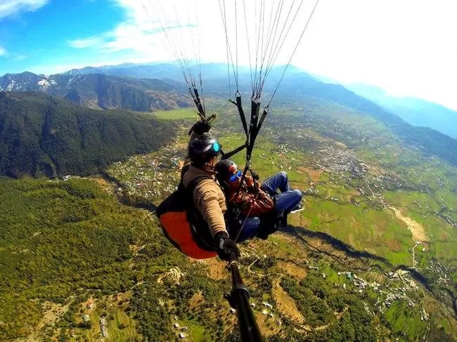 Photo of Billing Valley, Biling, Himachal Pradesh, India by Varun Sharma