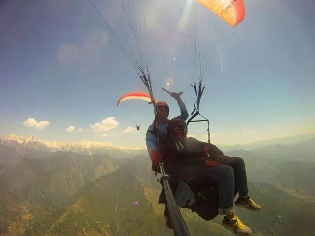 Photo of Billing Valley, Biling, Himachal Pradesh, India by Varun Sharma