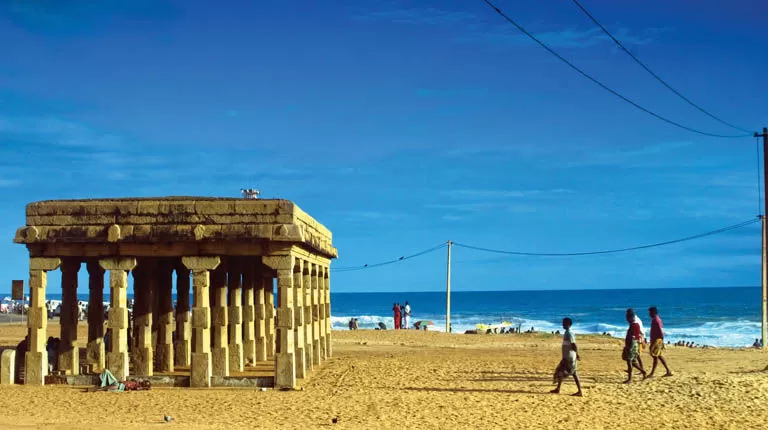 Photo of Shanghumugham Beach Parking, Palayam Airport Road, Kannanthura, Thiruvananthapuram, Kerala, India by Aswathy Nair
