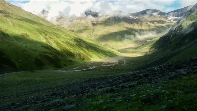 Photo of Bhabha Pass, Dhar Tegvaldar, Himachal Pradesh, India by Indiahikes