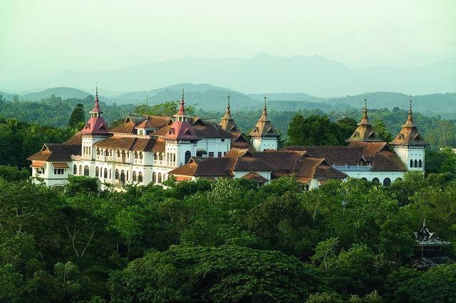 Photo of Kowdiar Palace, Kowdiar Gardens, Thiruvananthapuram, Kerala, India by Sreshti Verma