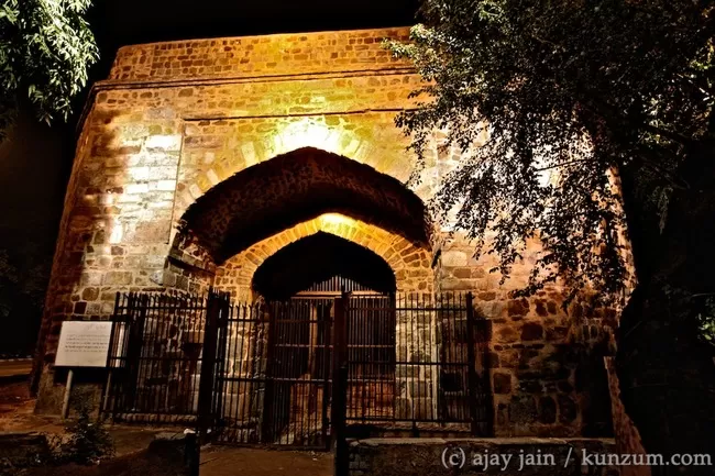 Photo of Khooni Darwaza, Bahadur Shah Zafar Road, Vikram Nagar, New Delhi, Delhi, India by Debarati Dasgupta