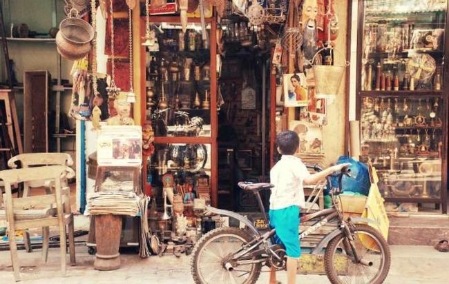Photo of Chor Bazaar, Mumbai, Maharashtra, India by Priti Raman Vishwakarma