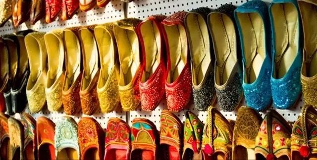 Photo of Fashion Street, Pune, Maharashtra, India by Sahida