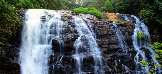 Photo of Abbey Falls, Hebbettageri, Karnataka, India by Shifa Thobani