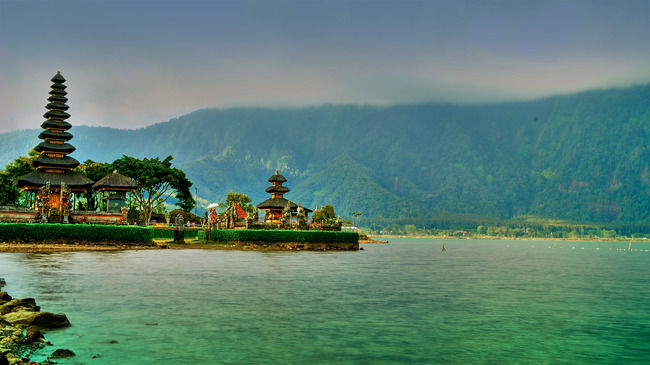 Photo of Bratan Lake, Candikuning, Tabanan Regency, Bali, Indonesia by Solo Traveler Nafeesa