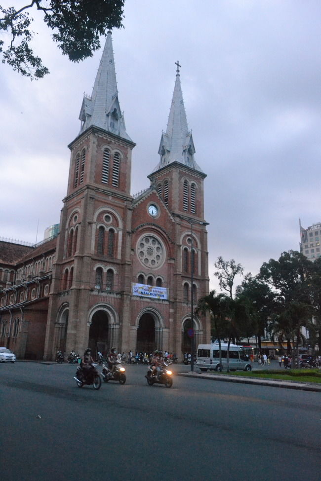 Photo of Notre Dame Cathedral Nhà Thờ Đức Bà, Công xã Paris, Ho Chi Minh City, Ho Chi Minh, Vietnam by Kim Buenafe