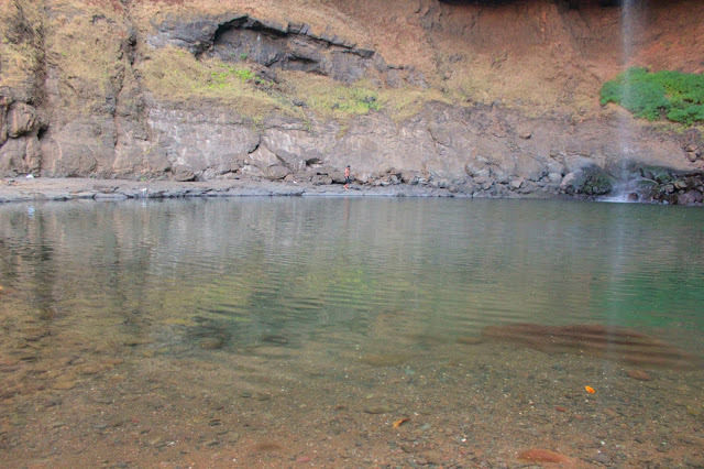 Photo of Devkund Waterfall, Patnus, Maharashtra, India by ransomebeardedman