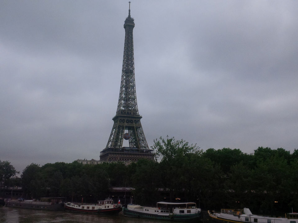 Photo of Eiffel Tower, Avenue Anatole France, Paris, France by Charandeep Singh