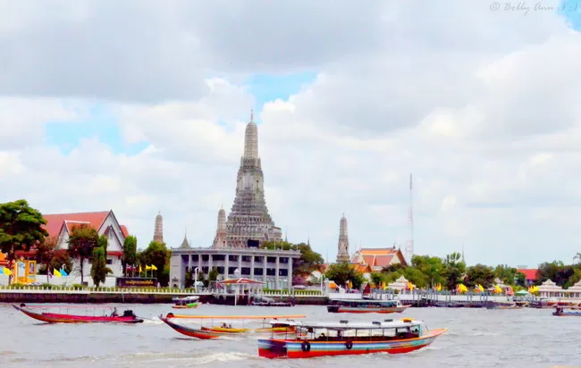 Photo of Wat Arun Bangkok Thailand by Bobby
