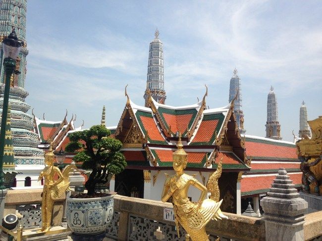 Photo of Temple of the Emerald Buddha (Wat Pra Kaeow) Phra Borom Maha Ratchawang Bangkok Thailand by Second Breakfast