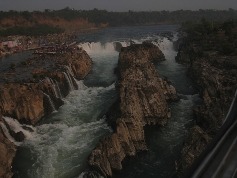 Photo of Dhuandhar Waterfall Chinki, Gursi, Madhya Pradesh, India by ajayramaseshan
