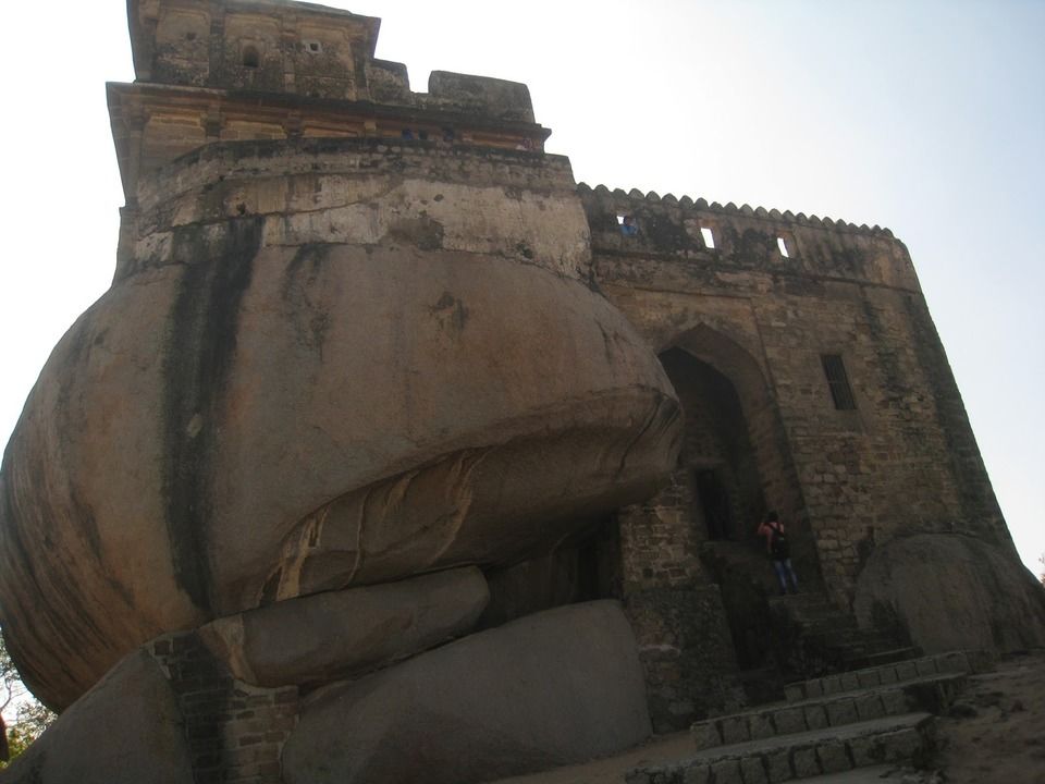 Photo of Madan mahal fort, Gurudev Colony, Jabalpur, Madhya Pradesh, India by ajayramaseshan