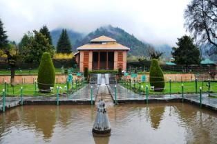 Photo of Chashme Shahi Garden, Chashma Shahi, Srinagar by Sahil Gupta