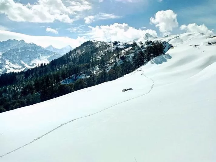 Photo of Kuari Pass, Salud Dugra, Uttarakhand, India by Travel Beings