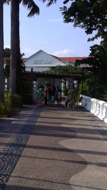 Photo of Singapore Memoir Part Three by Ritusree exploring