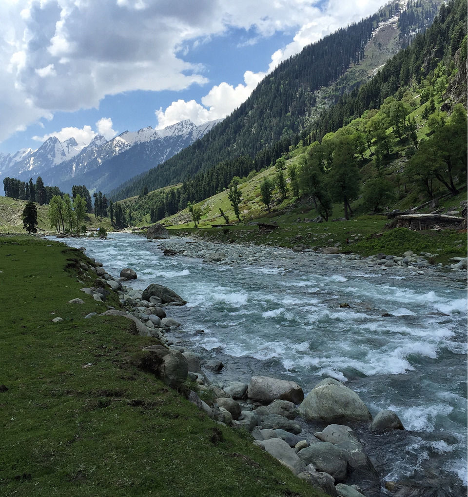 Photo of A Kashmiri Local's Guide To Exploring The Hidden Trails Of Aru And Lidderwat Valleys by Aamir Wani