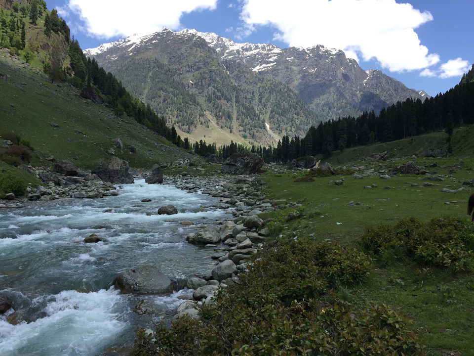 Photo of A Kashmiri Local's Guide To Exploring The Hidden Trails Of Aru And Lidderwat Valleys by Aamir Wani
