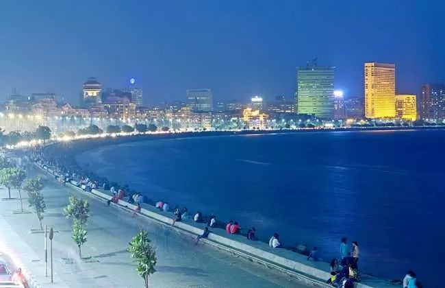 Photo of Marine Drive, Mumbai, Maharashtra, India by Fly With Shaunak