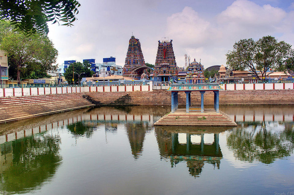 Photo of Vadapalani Murugan Temple, Chennai, Tamil Nadu, India by Harini Sridharan