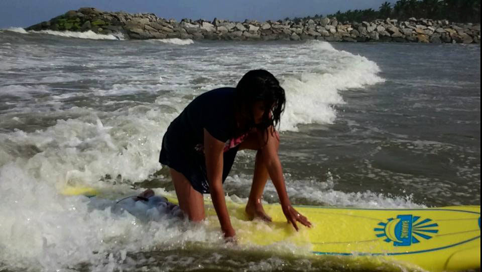 Photo of Riding the waves : Surfing with Kovalam surf club by Do Ghumakkad