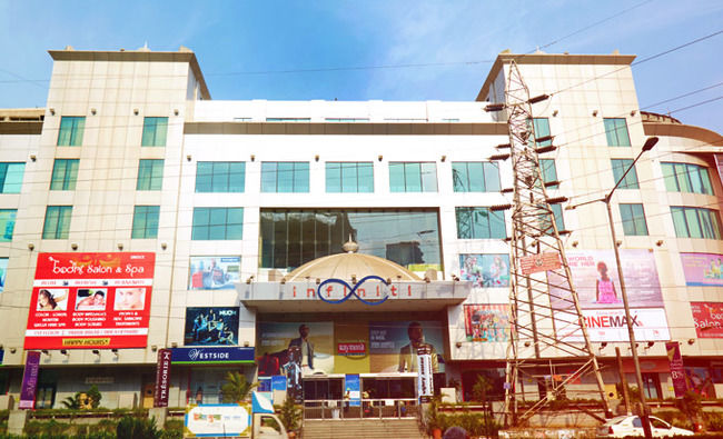 Photo of Infiniti Mall - Andheri, Andheri West, Mumbai, Maharashtra, India by Sachin Kumar Sethi