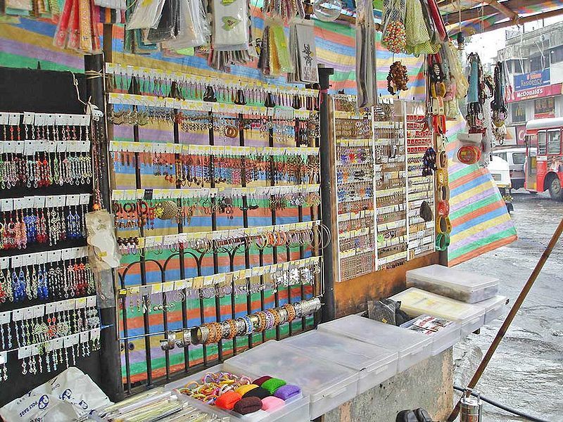 Photo of Linking Road, Saraswat Colony, Mumbai, Maharashtra, India by Aakanksha Magan